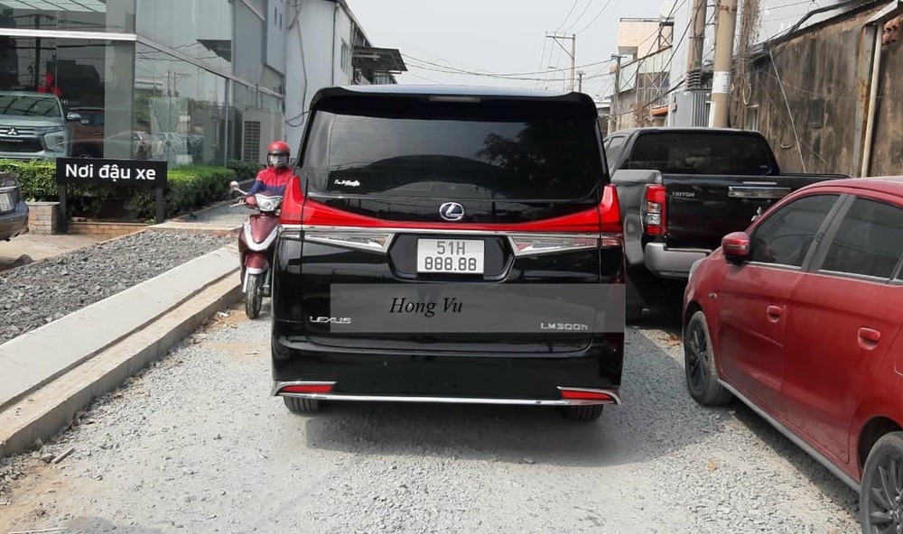 51H-888.88 là chiếc biển bị mượn nhiều nhất và hàng xịn là MPV hạng sang Lexus LM300h bản 4 chỗ