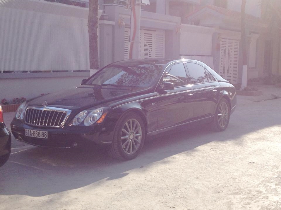 Maybach 57S có giá trên 18 tỷ đồng quá xứng đáng với biển ngũ quý 8 của đầu số 51A