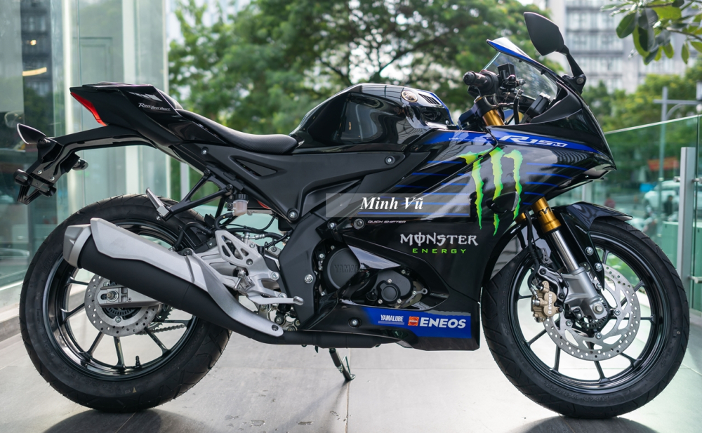  Và cuối cùng là Yamaha R15M bản giới hạn có giá bán lẻ đề xuất là 87 triệu đồng.