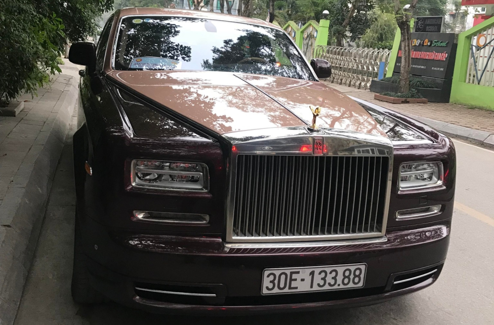 Gi&aacute; khởi điểm xe Rolls-Royce Phantom Sacred Fire chỉ từ 28 tỷ đồng
