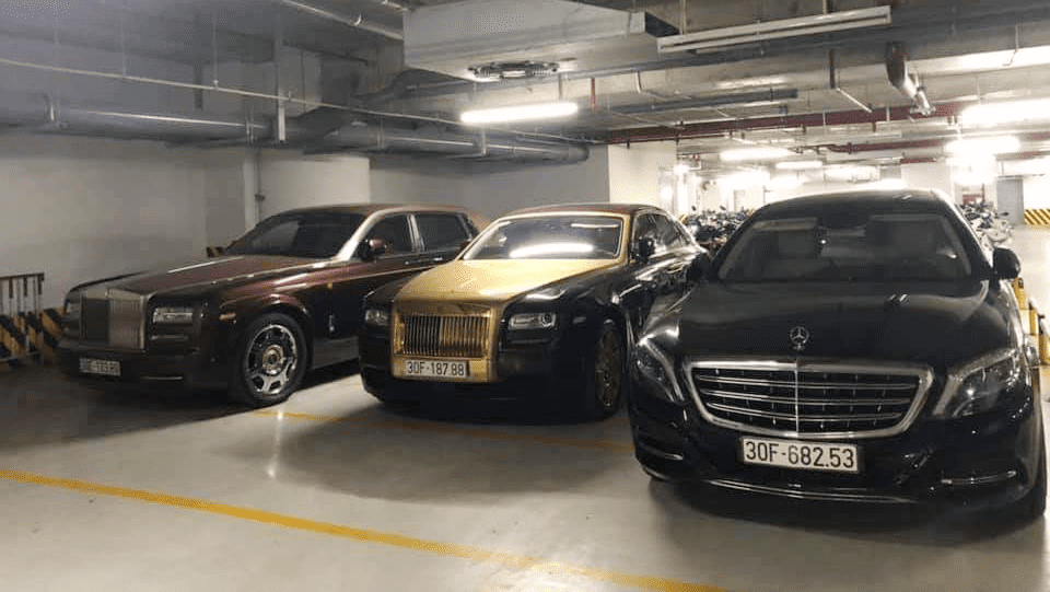 2 trong số 4 chiếc xe si&ecirc;u sang của &ocirc;ng Trịnh Văn Quyết từng sở hữu đ&atilde; bị ng&acirc;n h&agrave;ng thu giữ, để xử l&yacute; nợ