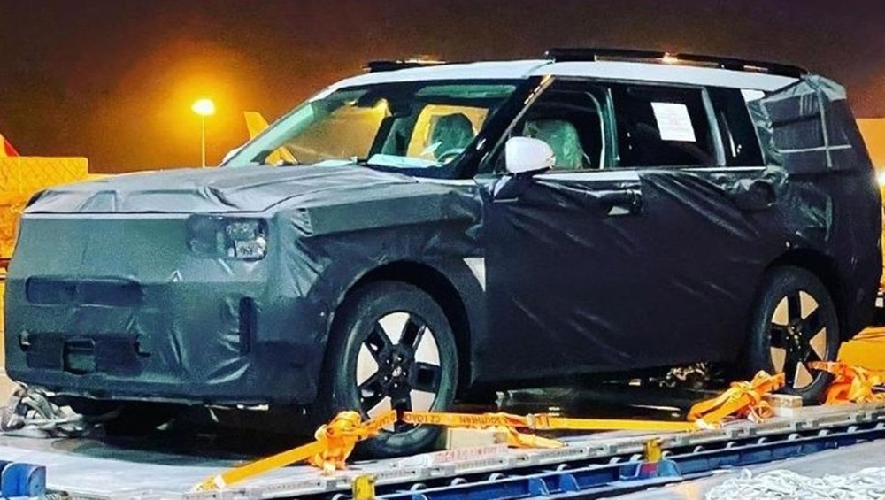 Hyundai Santa Fe thế hệ mới bị bắt gặp trong qu&aacute; tr&igrave;nh chạy thử