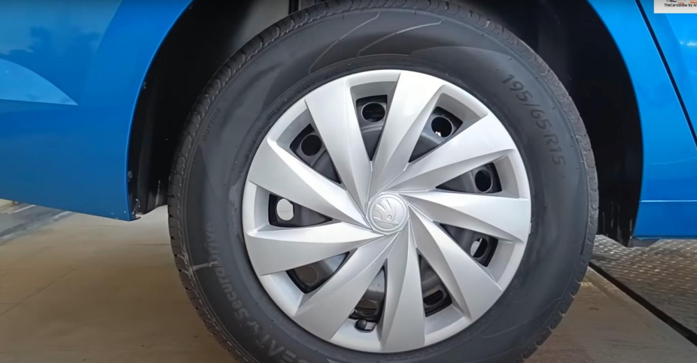 Skoda Slavia bản tiêu chuẩn dùng vành 15 inch Skoda Slavia bản tiêu chuẩn dùng vành 15 inch