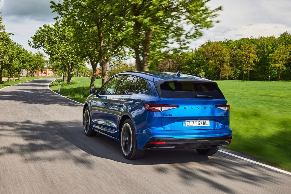 Skoda Enyaq Sportline iV có những chi tiết ngoại thất màu đen bóng Skoda Enyaq Sportline iV có những chi tiết ngoại thất màu đen bóng