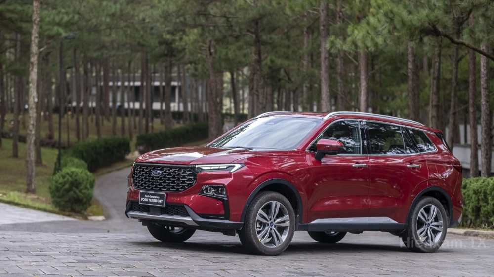 Tr&ecirc;n đường đ&egrave;o, Ford Territory với m&ocirc;-men xoắn lớn mang đến sức k&eacute;o tốt.
