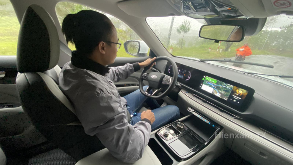 Động cơ tăng &aacute;p Ecoboost 1.5L hoạt động hiệu quả ở cả những đoạn đường đ&egrave;o n&uacute;i nhiều dốc.