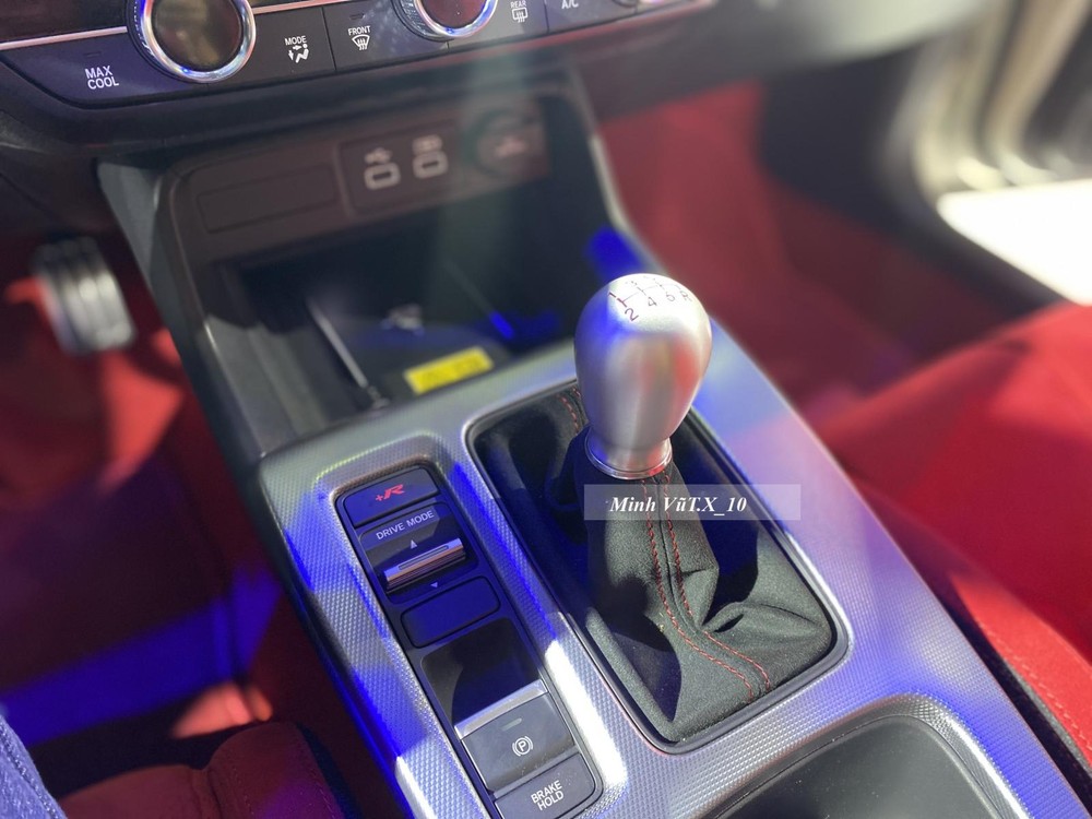 Honda Civic Type R 2023 được trang bị hệ thống an toàn chủ động Honda Sensing với nhiều tính năng tiên tiến. Honda Civic Type R 2023 được trang bị hệ thống an toàn chủ động Honda Sensing với nhiều tính năng tiên tiến.