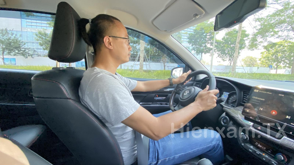 Suzuki Ertiga Hybrid mang cảm giác mạnh tăng tốc tốt hơn một chút. Suzuki Ertiga Hybrid mang cảm giác mạnh tăng tốc tốt hơn một chút.
