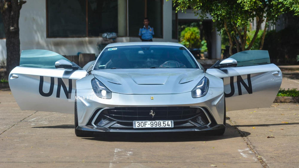 Vẻ đẹp của Ferrari F12 Berlinetta độ body kit Duke Dynamics khi nhìn từ phía trước Vẻ đẹp của Ferrari F12 Berlinetta độ body kit Duke Dynamics khi nhìn từ phía trước
