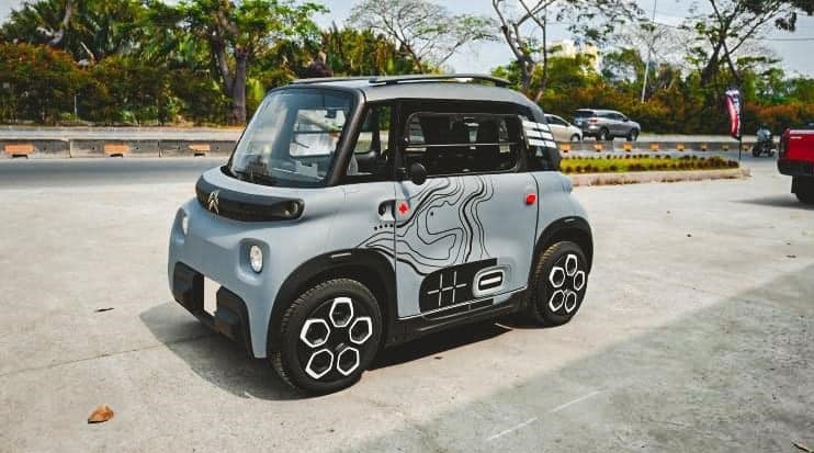 Citroen Ami sở hữu động cơ điện với phạm vi hoạt động chỉ 70 km, tốc độ tối đa 45 km/h.