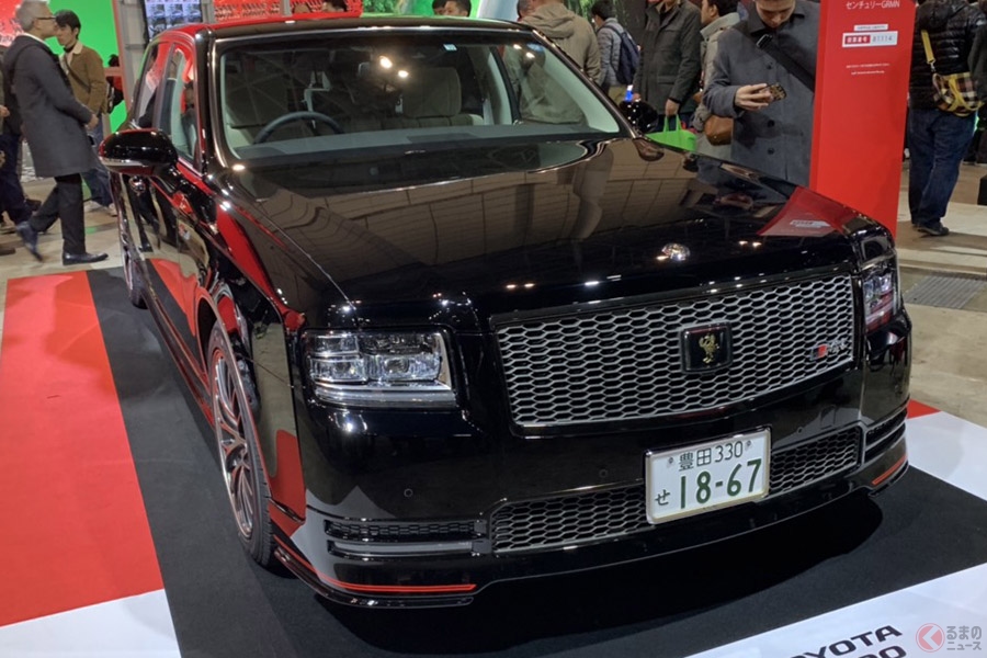 Chiếc Toyota Century GRMN màu đen