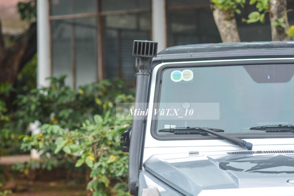Ngoại trừ 3 chiếc xe Mercedes-AMG G63 thế hệ mới, gần như toàn bộ dàn xe Mercedes-Benz G-Class của nhà sưu tập xe nhiều nhất Việt Nam đều được trang bị ống thở, 1 đồ chơi không thể thiếu trên các dòng xe chuyên off-road. Ngoại trừ 3 chiếc xe Mercedes-AMG G63 thế hệ mới, gần như toàn bộ dàn xe Mercedes-Benz G-Class của nhà sưu tập xe nhiều nhất Việt Nam đều được trang bị ống thở, 1 đồ chơi không thể thiếu trên các dòng xe chuyên off-road.