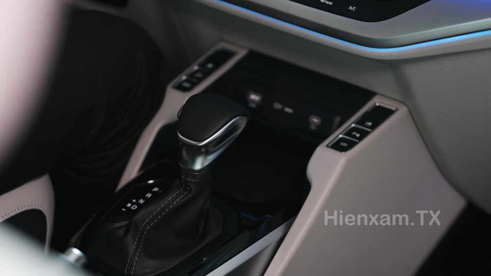 Bệ điều khiển trung t&acirc;m.