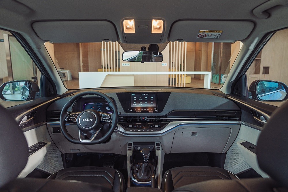 Nội thất của Kia Carens 2023 bản thấp