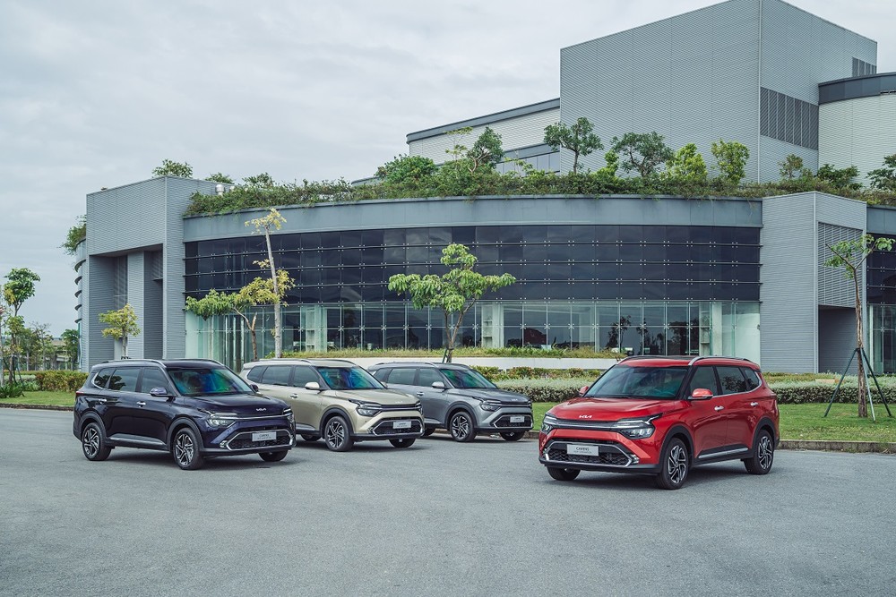 Kia Carens 2023 sở hữu ngoại thất theo phong c&aacute;ch SUV d&ugrave; l&agrave; xe MPV