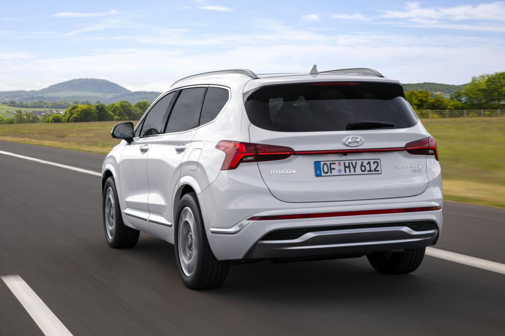 Hyundai Santa Fe Hybrid chỉ ti&ecirc;u thụ lượng xăng trung b&igrave;nh 6,5 l&iacute;t/100 km