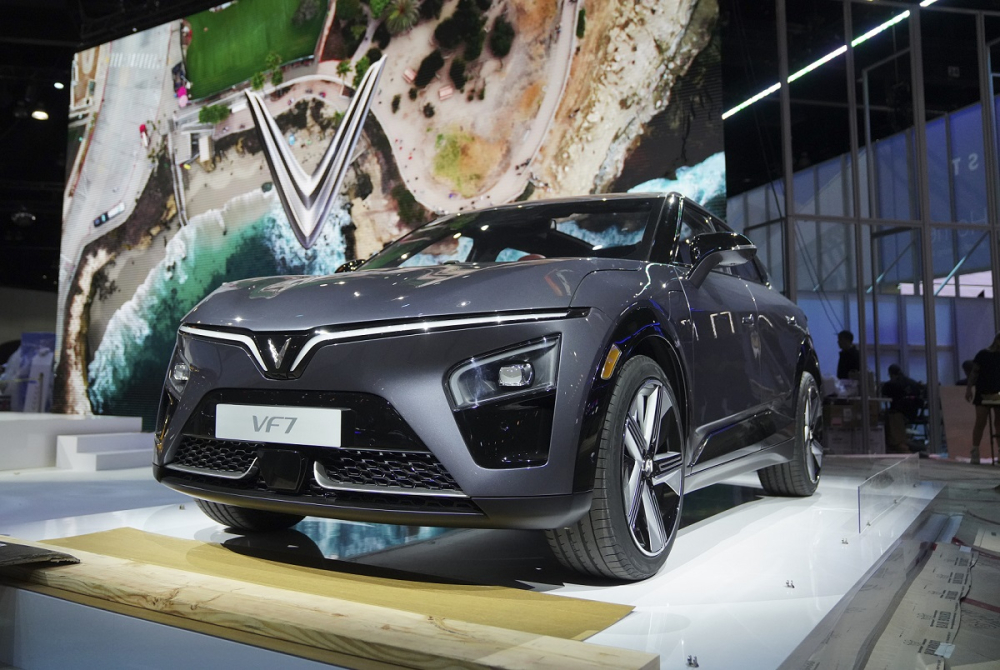 VinFast VF7 ra mắt trong triển lãm Ô tô Los Angeles 2022 VinFast VF7 ra mắt trong triển lãm Ô tô Los Angeles 2022