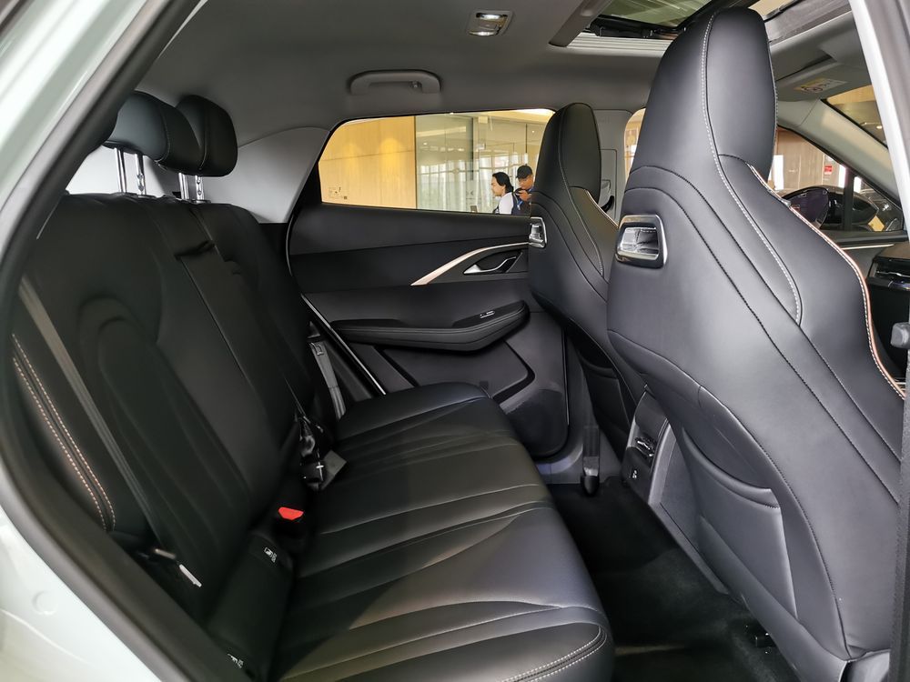 Ghế sau của Chery OMODA 5 c&oacute; đủ cửa gi&oacute; điều h&ograve;a v&agrave; cổng USB