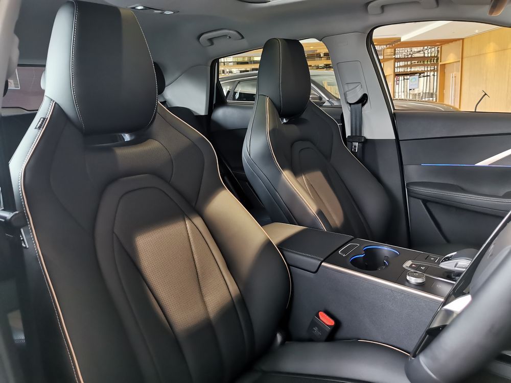 H&agrave;ng ghế trước với thiết kế thể thao của Chery OMODA 5 