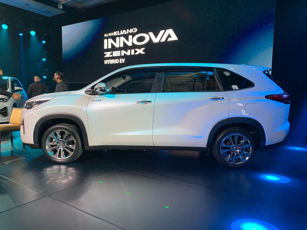 Toyota Innova 2023 chuyển từ hệ dẫn động cầu sau RWD sang dẫn động cầu trước FWD Toyota Innova 2023 chuyển từ hệ dẫn động cầu sau RWD sang dẫn động cầu trước FWD