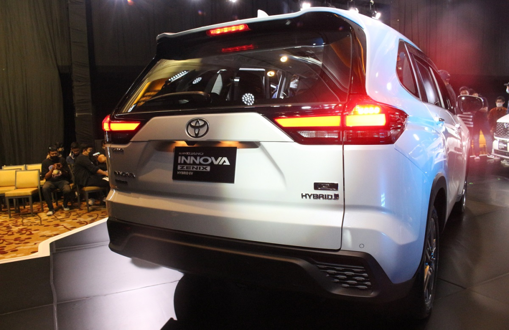 Toyota Innova 2023 phiên bản hybrid Toyota Innova 2023 phiên bản hybrid