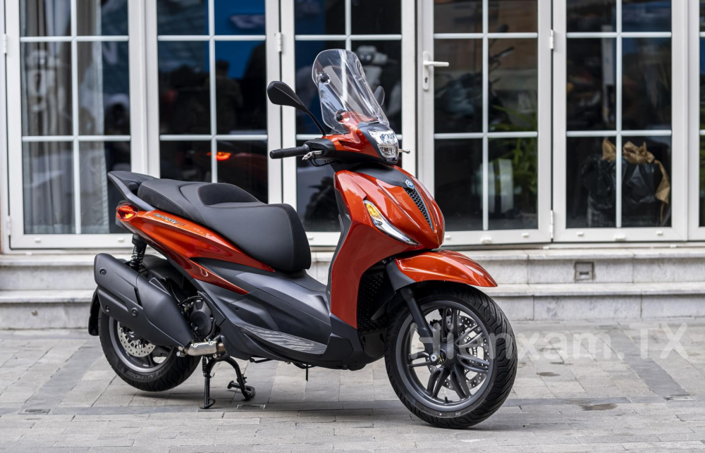 Piaggio Beverly 400 HPE đưa đến thêm một lựa chọn cho các khách hàng Việt Nam khi muốn tìm kiếm một mẫu xe tay ga mạnh mẽ, thời trang, tiện dụng và an toàn.