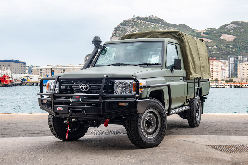 Một chiếc Toyota được sơn màu xanh để dùng cho chương trình bảo tồn động vật hoang dã Một chiếc Toyota được sơn màu xanh để dùng cho chương trình bảo tồn động vật hoang dã
