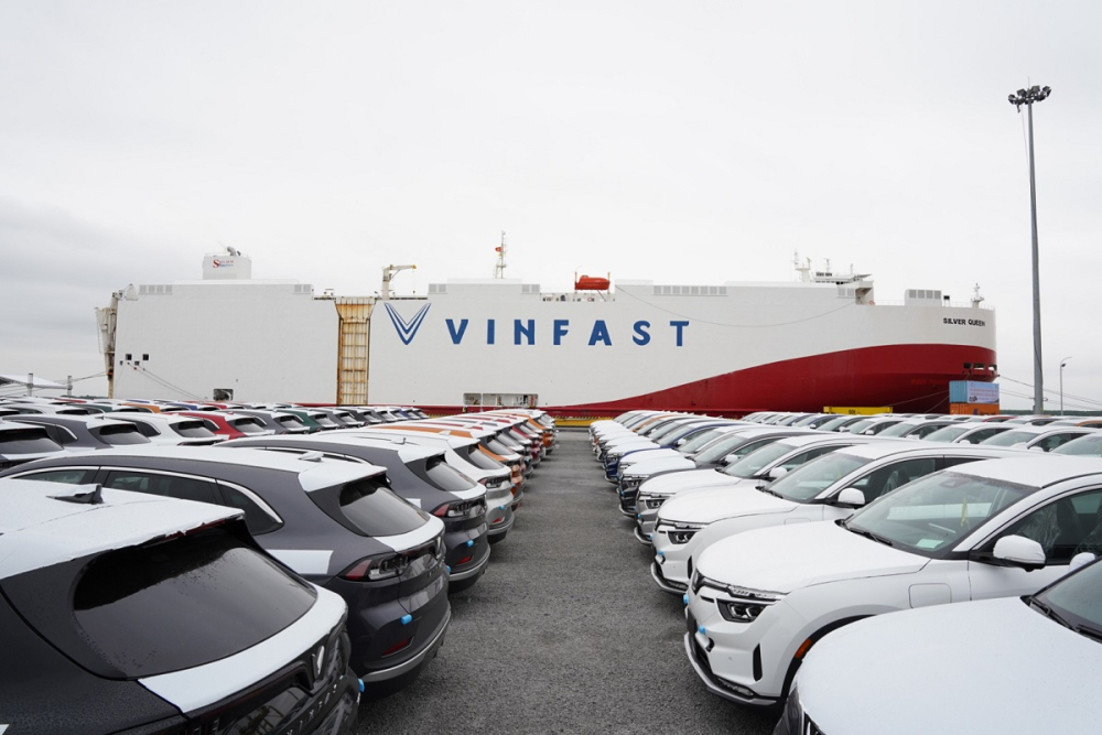 Lô xe VinFast xuất khẩu đầu tiên gồm 999 chiếc VF8 Lô xe VinFast xuất khẩu đầu tiên gồm 999 chiếc VF8