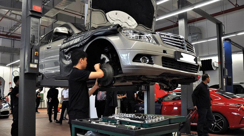 Chi phí bảo dưỡng, thay thế phụ kiện ngoài garage thường rẻ hơn trong hãng. Quan trọng nhất là chủ xe cần chọn được cơ sở dịch vụ uy tín. Chi phí bảo dưỡng, thay thế phụ kiện ngoài garage thường rẻ hơn trong hãng. Quan trọng nhất là chủ xe cần chọn được cơ sở dịch vụ uy tín.