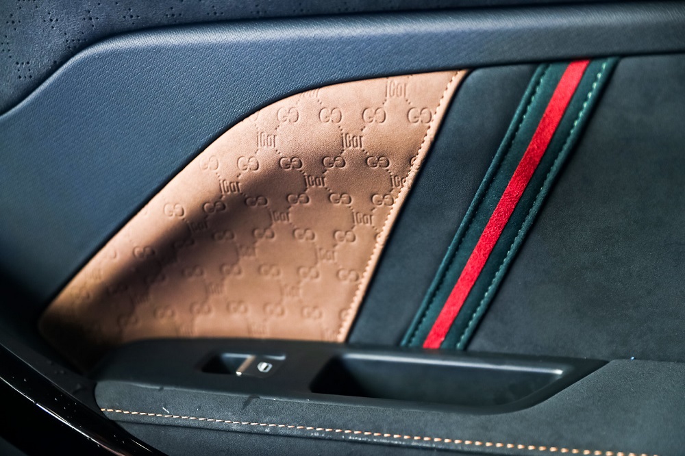 Trên tapi cửa của Chery Unbounded Pro Gucci còn có họa tiết monogram của thương hiệu Gucci