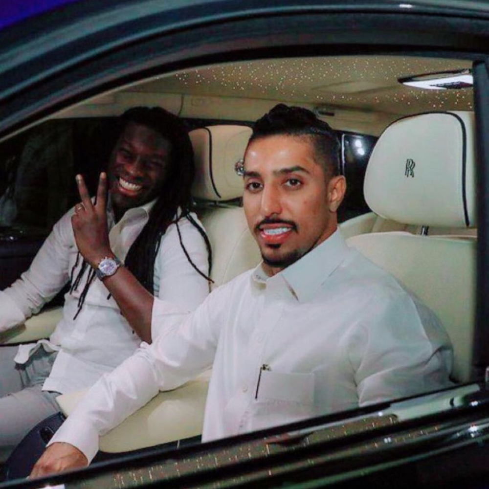 Salem Al-Dawsari ngồi sau vô lăng của chiếc Rolls-Royce Phantom Salem Al-Dawsari ngồi sau vô lăng của chiếc Rolls-Royce Phantom
