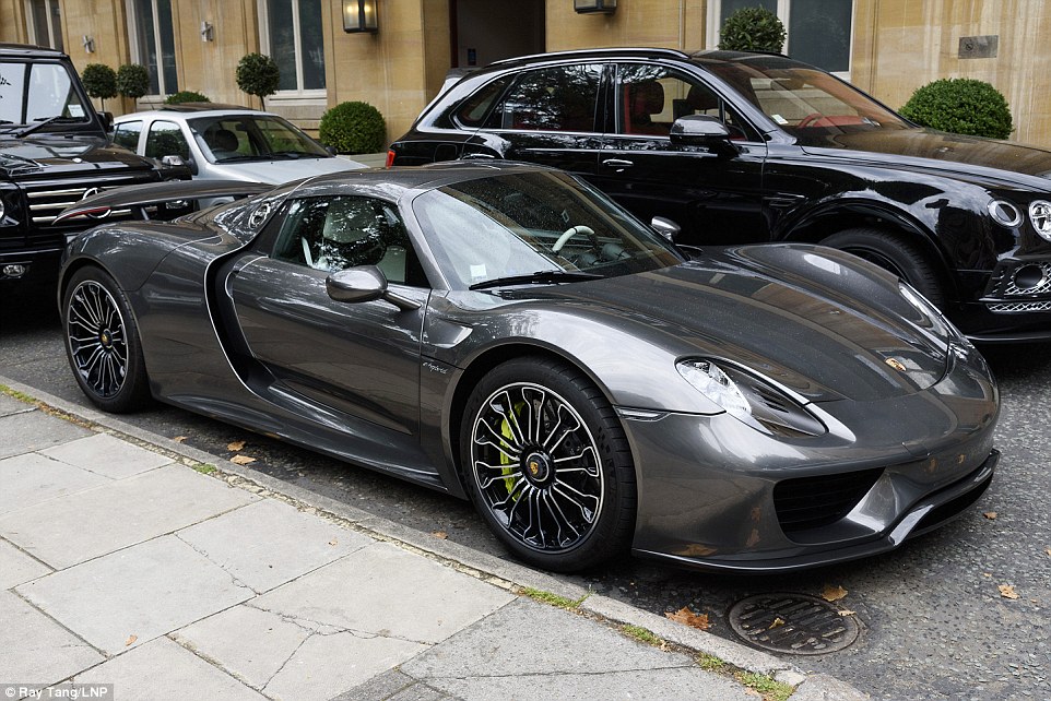 Porsche 918 Spyder mang biển lục 6