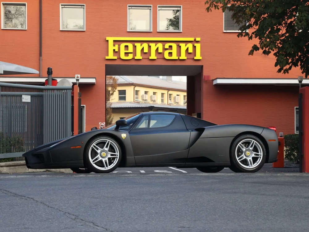 Chiêm ngưỡng siêu phẩm Ferrari Enzo mà chỉ Hoàng gia mới đủ khả năng thuyết phục hãng chế tạo Chiêm ngưỡng siêu phẩm Ferrari Enzo mà chỉ Hoàng gia mới đủ khả năng thuyết phục hãng chế tạo