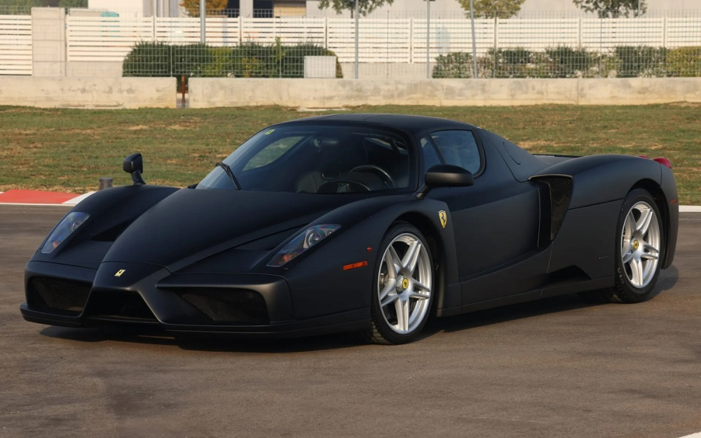 Chiếc Ferrari Enzo này từng ở Anh một thời gian rồi mới về châu Á Chiếc Ferrari Enzo này từng ở Anh một thời gian rồi mới về châu Á
