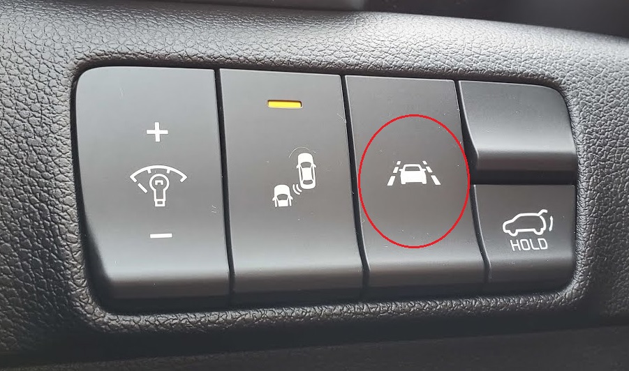Nút bấm của hệ thống LCA trên xe Kia Nút bấm của hệ thống LCA trên xe Kia