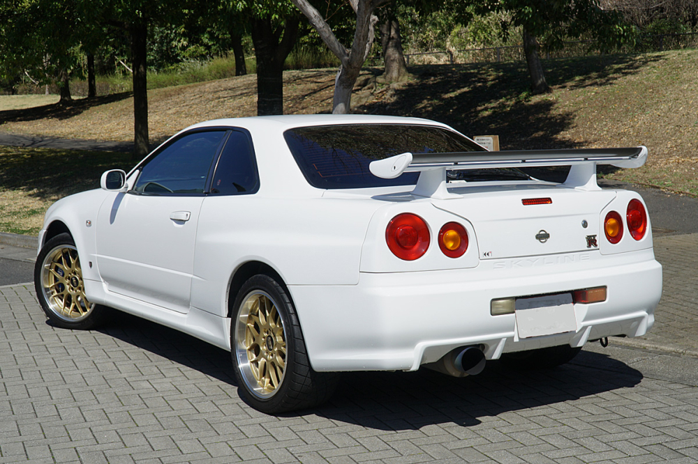 Chiếc Nissan Skyline R34 GT-R này dùng động cơ 2.6L và hộp số sàn 6 cấp Chiếc Nissan Skyline R34 GT-R này dùng động cơ 2.6L và hộp số sàn 6 cấp