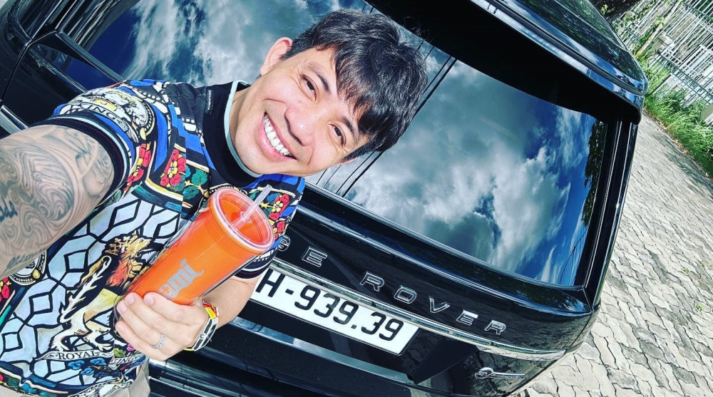 Minh Minh Nhựa từng chia sẻ ảnh chiếc xe Range Rover SVAutobiography biển cặp thần tài lớn cách đây 10 ngày nhưng không xác nhận mình mới mua xe