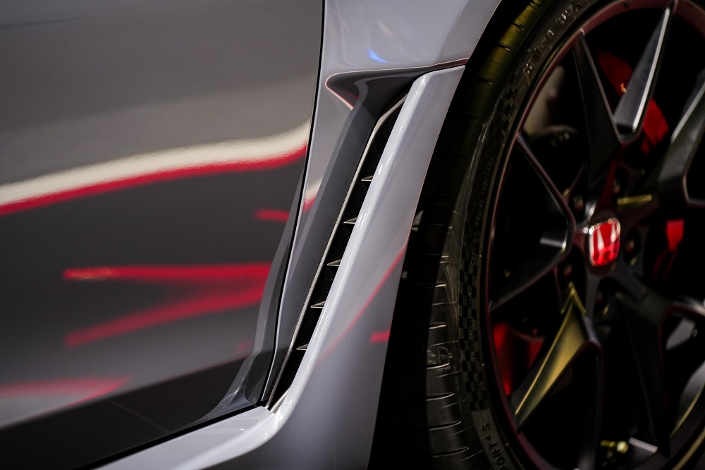 Khe gió sau chắn bùn trước của Honda Civic Type R 2023