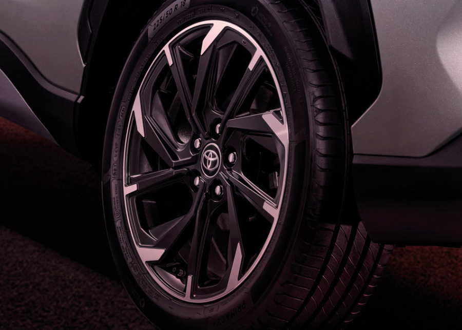 Vành la-zăng 18 inch của Toyota Corolla Cross GR Sport 2023 Vành la-zăng 18 inch của Toyota Corolla Cross GR Sport 2023