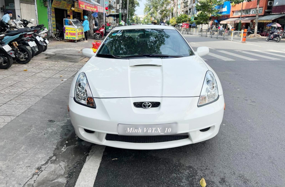 Toyota Celica là mẫu xe khá thú vị vì nó được xem như 1 trong những siêu xe Nhật ít ỏi được sản xuất bởi Toyota từ năm 1970 đến năm 2006. Cái tên Celica bắt nguồn từ tiếng Latin coelica có nghĩa là Toyota Celica là mẫu xe khá thú vị vì nó được xem như 1 trong những siêu xe Nhật ít ỏi được sản xuất bởi Toyota từ năm 1970 đến năm 2006. Cái tên Celica bắt nguồn từ tiếng Latin coelica có nghĩa là thiên đường, ám chỉ việc chiếc xe có thể mang đến những cảm xúc rất thú vị và thăng hoa trên đường. Tại Nhật Bản, Celica là độc quyền cho chuỗi đại lý cửa hàng Toyota Corolla.