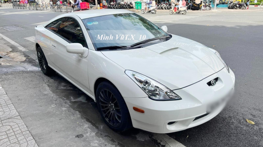 Có tổng cộng 7 thế hệ xe Toyota Celica được sản xuất và thế hệ cuối cùng, số lượng xe đang được rao bán tại Việt Nam chỉ đếm trên đầu ngón tay, chính vì điều này mà khi 1 mối ruột chuyên bán siêu xe cho mình đang có sẵn xe Toyota Celica đời 2000, ông Đặng Lê Nguyên Vũ đã nhanh chóng chốt đơn để mang về sửa soạn lại ngoại thất và nội thất theo phong cách của riêng mình. Có tổng cộng 7 thế hệ xe Toyota Celica được sản xuất và thế hệ cuối cùng, số lượng xe đang được rao bán tại Việt Nam chỉ đếm trên đầu ngón tay, chính vì điều này mà khi 1 mối ruột chuyên bán siêu xe cho mình đang có sẵn xe Toyota Celica đời 2000, ông Đặng Lê Nguyên Vũ đã nhanh chóng chốt đơn để mang về sửa soạn lại ngoại thất và nội thất theo phong cách của riêng mình.