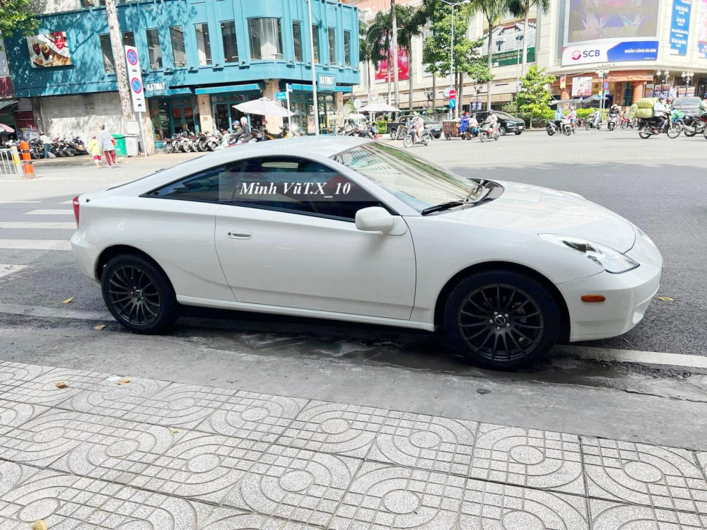 Chiếc xe thể thao Toyota Celica trong bài viết này có màu sơn trắng cùng bộ mâm đa chấu kép, xe thuộc thế hệ thứ 7, mang mã T230, sản xuất từ năm 1999 đến 2006. Celica thế hệ thứ 7 được lắp ráp bởi Kanto Auto Works tại nhà máy Higashi Fuji ở Susono, tỉnh Shizuoka, Nhật Bản. Chiếc xe thể thao Toyota Celica trong bài viết này có màu sơn trắng cùng bộ mâm đa chấu kép, xe thuộc thế hệ thứ 7, mang mã T230, sản xuất từ năm 1999 đến 2006. Celica thế hệ thứ 7 được lắp ráp bởi Kanto Auto Works tại nhà máy Higashi Fuji ở Susono, tỉnh Shizuoka, Nhật Bản.