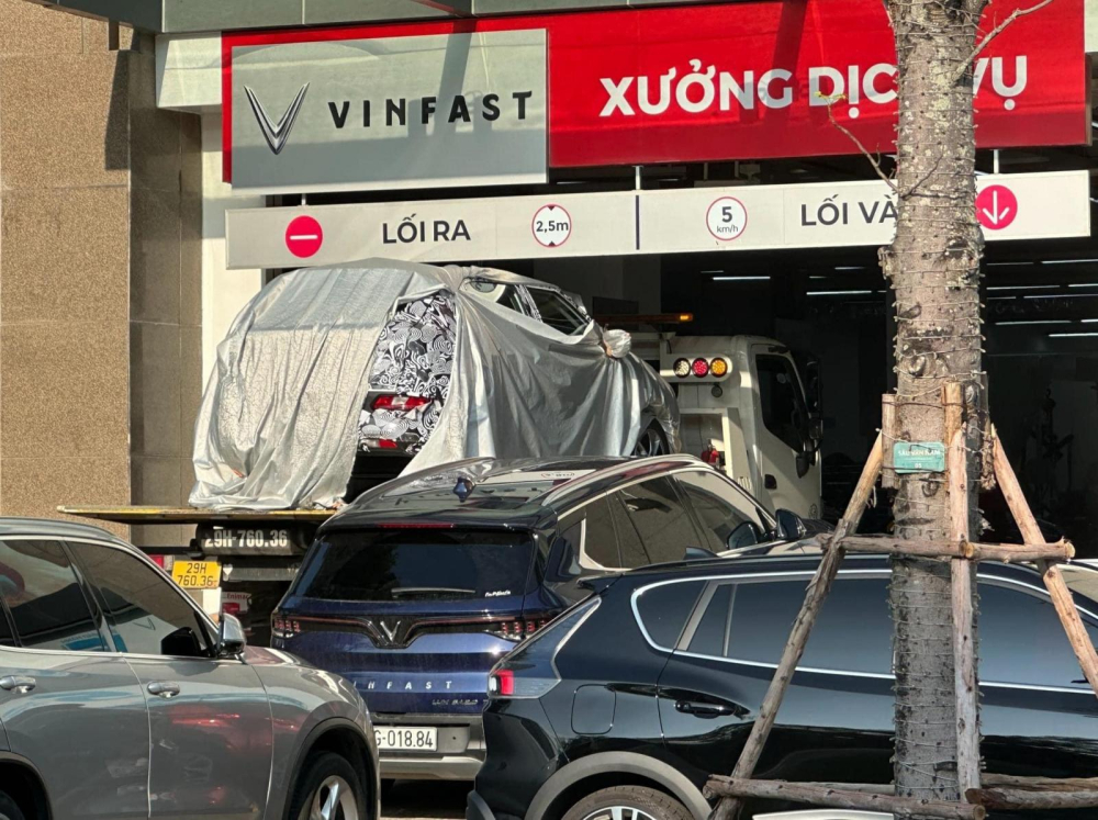 Đ&egrave;n hậu của VinFast VF5 chạy thử