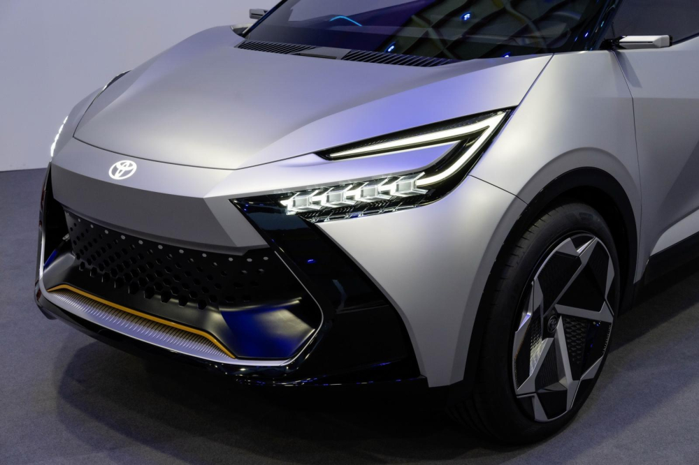 Cận cảnh đầu xe của Toyota C-HR Prologue Cận cảnh đầu xe của Toyota C-HR Prologue