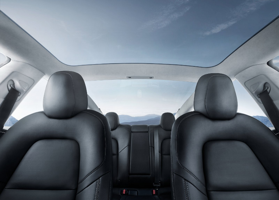 Tesla Model 3 d&ugrave;ng n&oacute;c bằng k&iacute;nh, mang đến nội thất tho&aacute;ng đ&atilde;ng