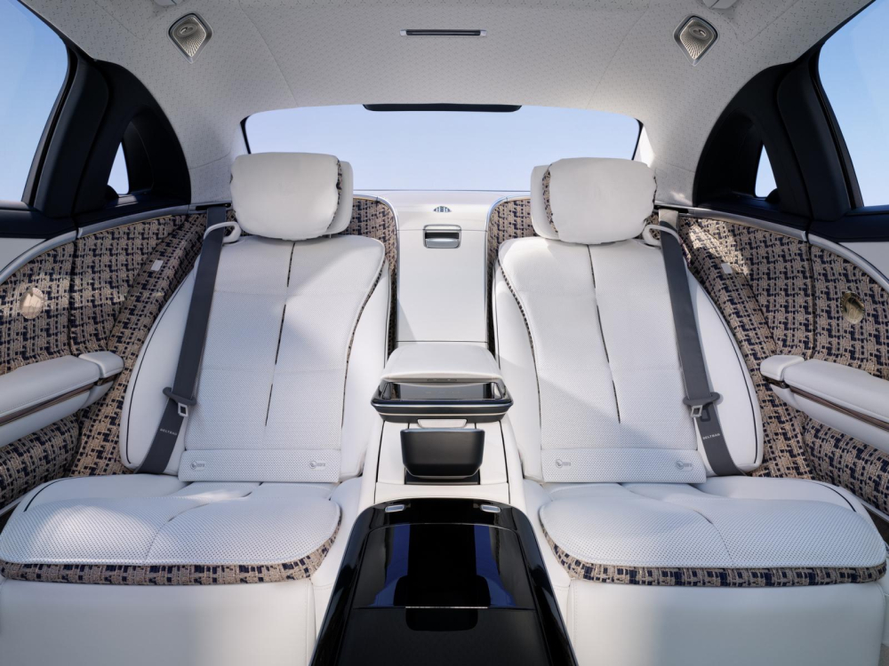 Ghế sau của Mercedes-Maybach S680 Haute Voiture Ghế sau của Mercedes-Maybach S680 Haute Voiture