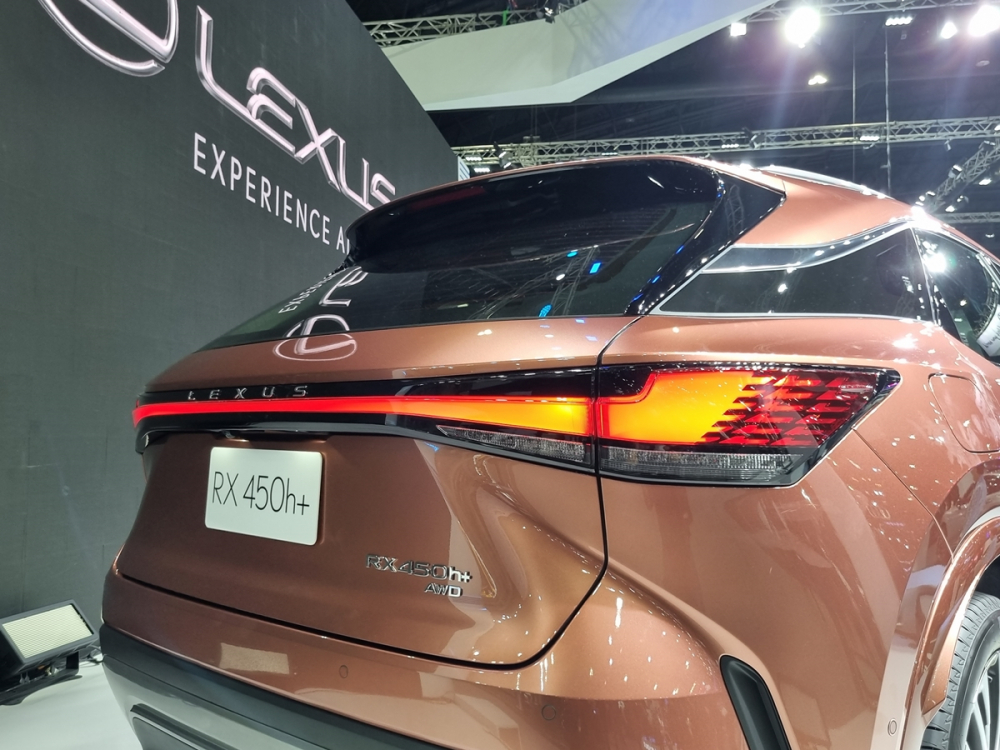Đèn hậu của Lexus RX 450h+ 2023