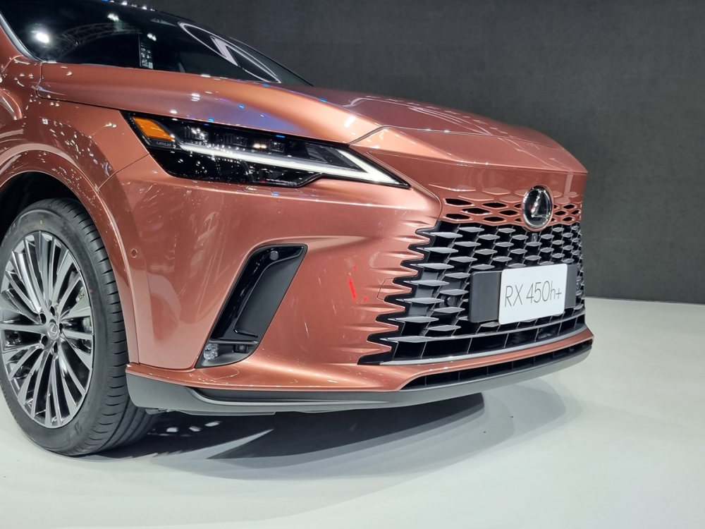 Lexus RX 450h+ 2023 là xe plug-in hybrid