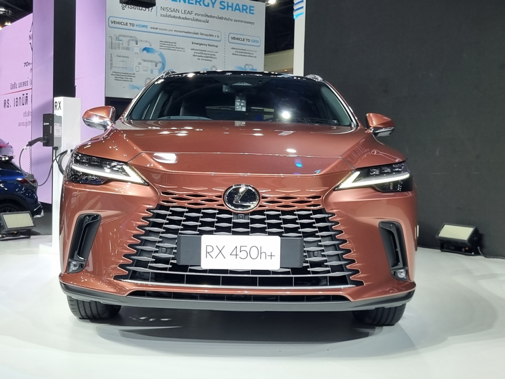 Lexus RX 450h+ 2023 rẻ hơn xe sắp bán ở Việt Nam