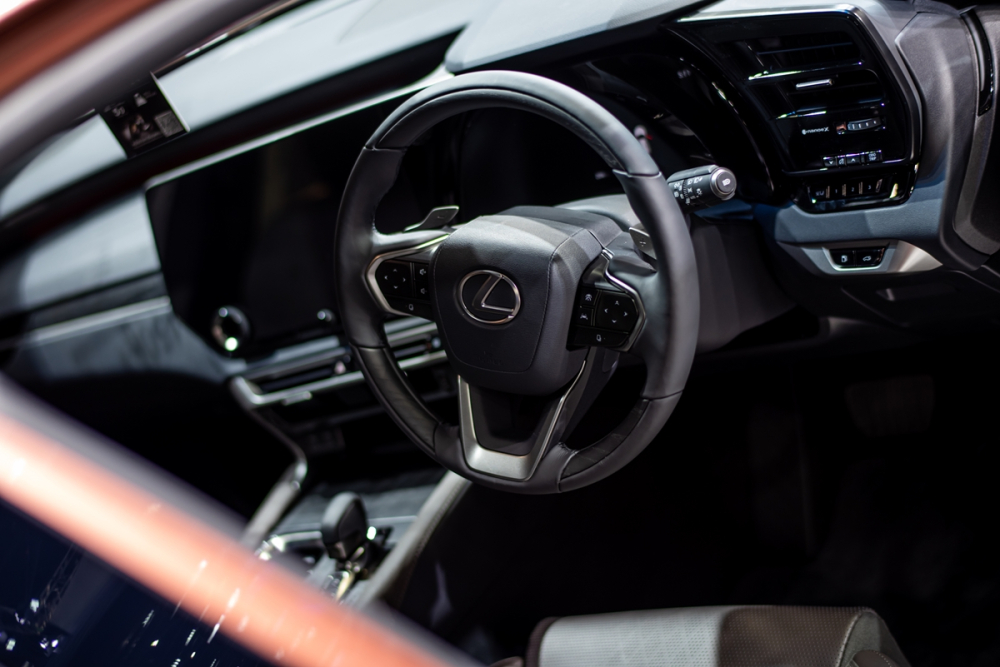 Vô lăng của Lexus RX 450h+ 2023